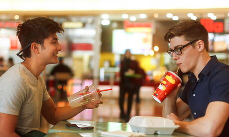 Der heiße amerikanische Muskeljunge Blake Mitchell und der heiße Twink Angel Rivera haben eine heiße Paarszene