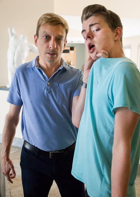 アメリカの力持ちジェフ・スターンと美少年イーサン・ヘルムズが激しいスパンキングを繰り広げる