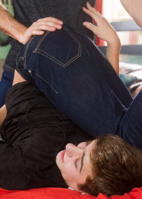 Latino beefcake Ashton Summers and american beautiful boy Joey Mills in ass spanking scene