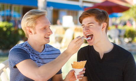 American pornstars husky guy Max Carter and hot twink Travis Berkley in hot anal sex outside