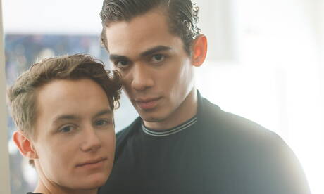 Der puerto-ricanische Hengst Ashton Summers und der schöne amerikanische Junge Leo Frost lieben sich