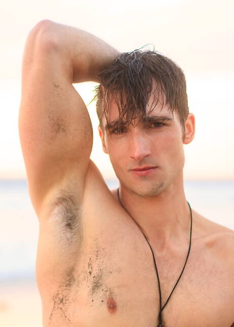 American superstud Luke Wilder posing nude and showing his ass on the beach