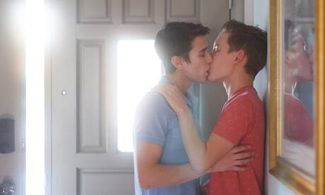 Knappe Amerikaanse jongens, knappe jongen Evan Parker en twink Leo Frost hebben een hete koppelscène