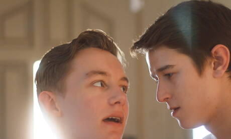 Knappe Amerikaanse jongens, knappe jongen Evan Parker en twink Leo Frost hebben een hete koppelscène