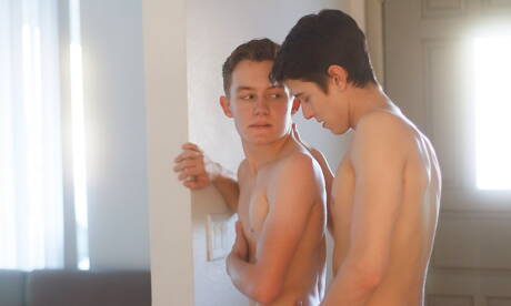 Knappe Amerikaanse jongens, knappe jongen Evan Parker en twink Leo Frost hebben een hete koppelscène