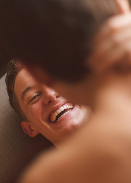 Knappe Amerikaanse jongens, knappe jongen Evan Parker en twink Leo Frost hebben een hete koppelscène