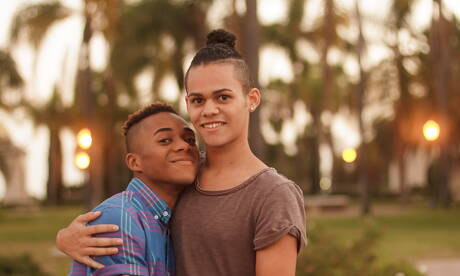 Der schwarze, kräftige Marcell Tykes und der junge Adrian Kelley bei heißer Arschfick-Action draußen