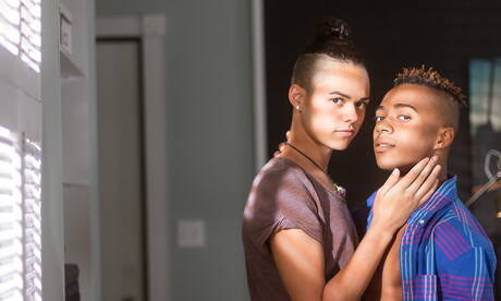 Der schwarze, kräftige Marcell Tykes und der junge Adrian Kelley bei heißer Arschfick-Action draußen