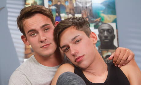 Le musclé américain Josh Brady et le minet Jack Donovan se sont frappés mutuellement avec un fisting à l