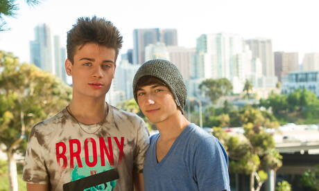 Hot american boys young Ryan Bailey and pretty boy Cole Claire make a love outside