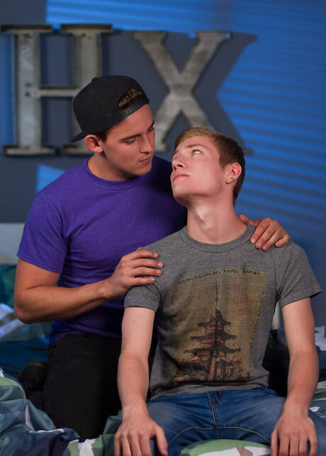 Two american guys stud Josh Brady and beautiful boy Garrett Graves have a good sex outside