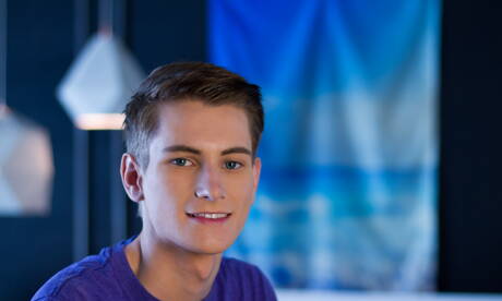 Amerykański młodzieniec Trevor Harris masturbuje się