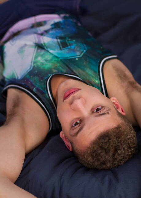 Los famosos estadounidenses, el supersemental Corbin Colby y el joven Landon Vega tienen sexo anal al aire libre