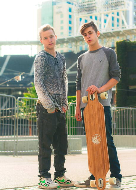 Hot american dudes young dude Noah White and young Joey Mills fuck ass after sucking cock outside