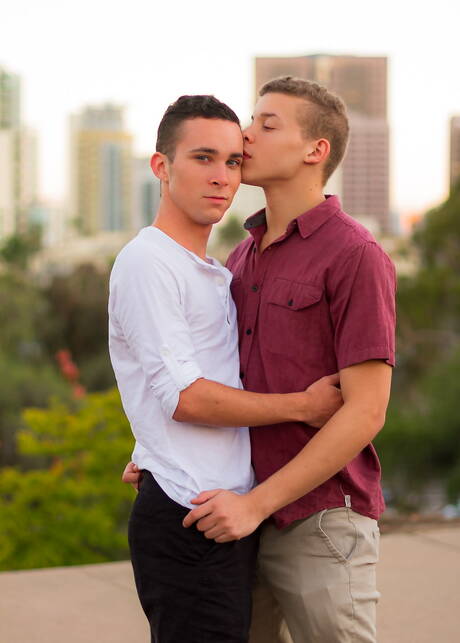 Pretty american guys beautiful boy Chandler Mason and superstud Corbin Colby have a hot sex outside