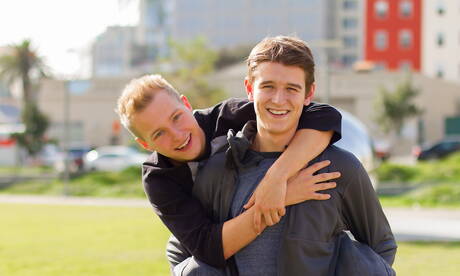 Famous americans, hot twink Evan Parker and pretty boy Noah White in hot ass fuck action outdoor