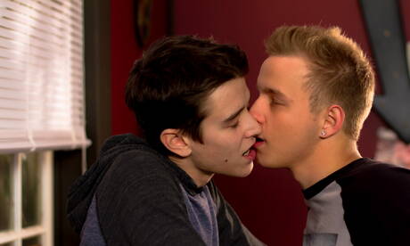 Famous americans, hot twink Evan Parker and pretty boy Noah White in hot ass fuck action outdoor