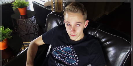 El jovencito americano Nathan Reed se masturba