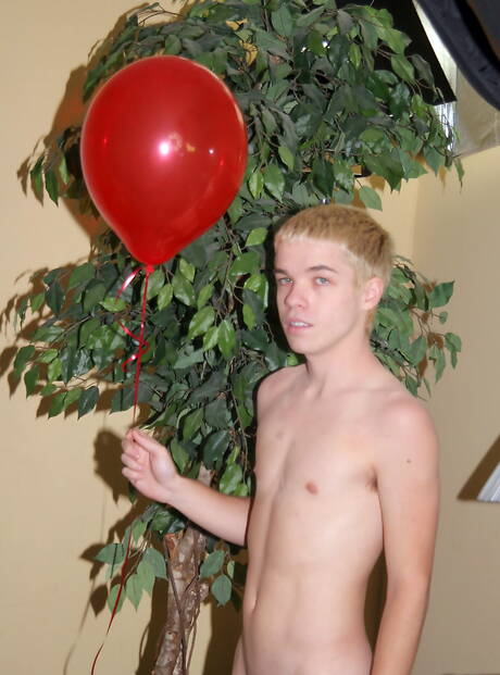 Helix Studios: American young Aaron Tyler and young Sean Preston banged each other