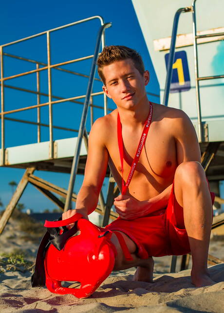 Max, Kyle Ross, Evan, Tyler Hill, Blake Mitchell, Noah White, Sean i Joey uprawiają orgię na plaży