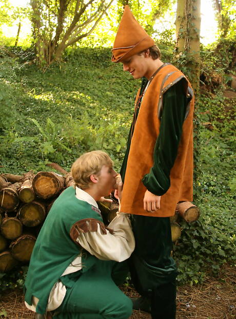 Engelse jonge Will Forbes en knappe kerel Timmy Slater in hete homoseksuele actie in de buitenlucht