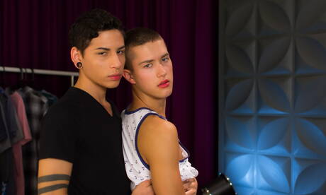 Le beau garçon latino Aiden Garcia et le jeune américain Sean Ford ont des relations sexuelles torrides