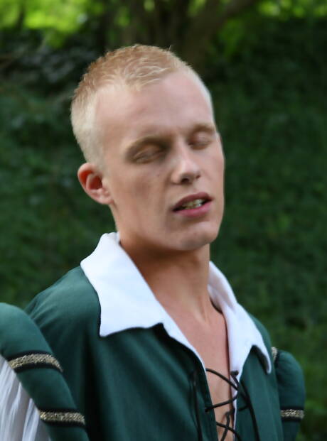 Der schöne englische Junge Lex Blond und der gut gebaute Carlos Logan bohren draußen einen Arsch