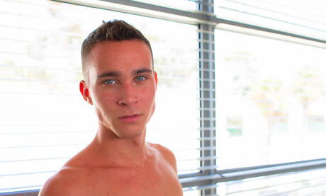 American stars muscular Justin Owen and young Chandler Mason in hot ass bang