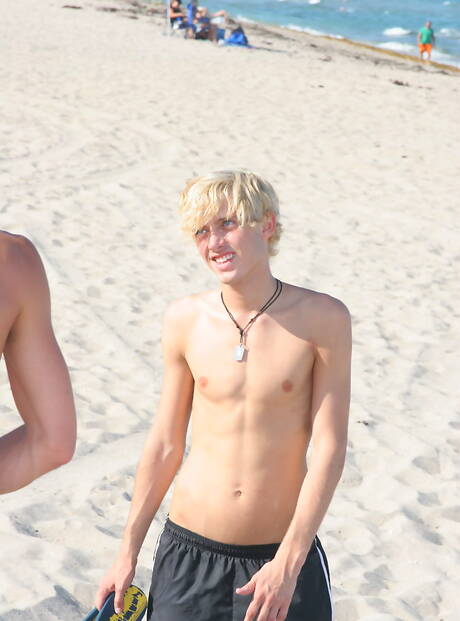 Young Brandon Brooks and beautiful boy Brant Moore fuck ass after sucking dick on beach