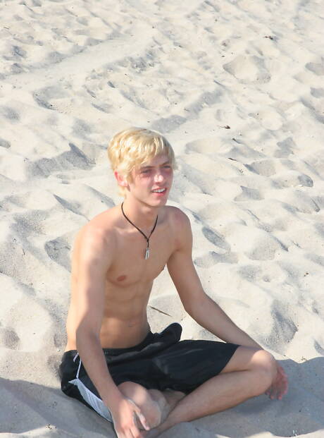 Helix Studios: Young Brandon Brooks and beautiful boy Brant Moore fuck ass after sucking dick on beach