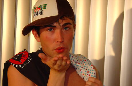 Il bel ragazzo Sammy Case e il giovane Shane Stone giocano con il cazzo