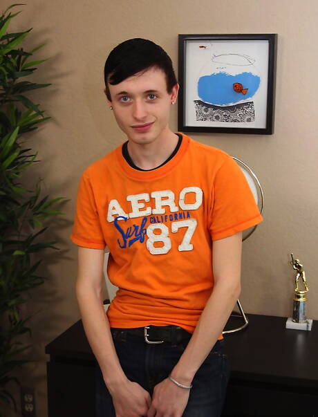 Gorąca amerykańska cipka Carmen Delano masturbuje się zabawką