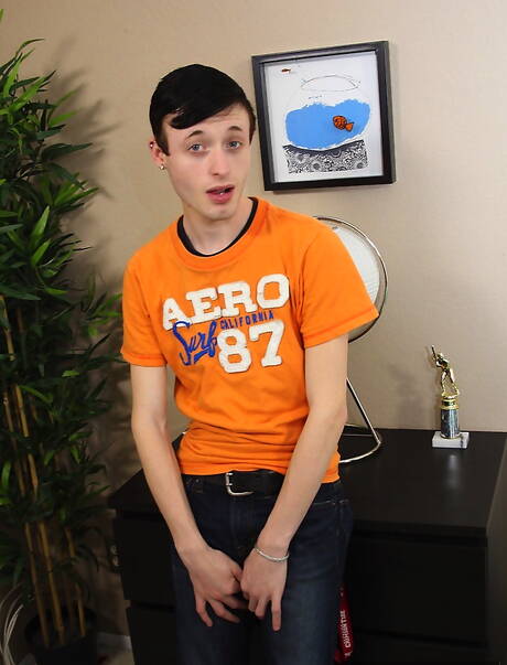 Gorąca amerykańska cipka Carmen Delano masturbuje się zabawką