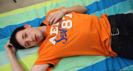 Gorąca amerykańska cipka Carmen Delano masturbuje się zabawką