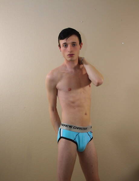 Gorąca amerykańska cipka Carmen Delano masturbuje się zabawką