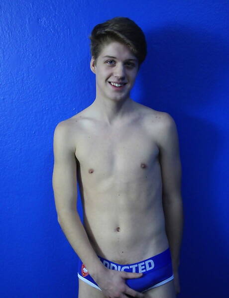 熱辣小鮮肉亞歷山大·格雷厄姆森享受快樂