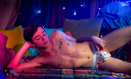 淫蕩的兄弟傑西蒙哥馬利 (Jessie Montgomery)、布拉德蔡斯 (Brad Chase) 和格雷森蘭格 (Grayson Lange) 進行熱辣三人肛交