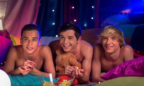 I cattivi amici Jessie Montgomery, Brad Chase e Grayson Lange in un bollente sesso anale a tre