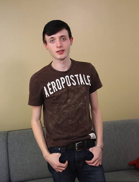 Młoda Amerykanka Carmen Delano masturbuje się dildo