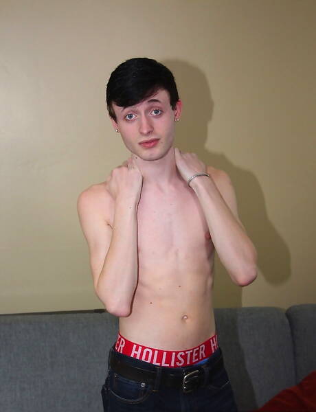 Młoda Amerykanka Carmen Delano masturbuje się dildo