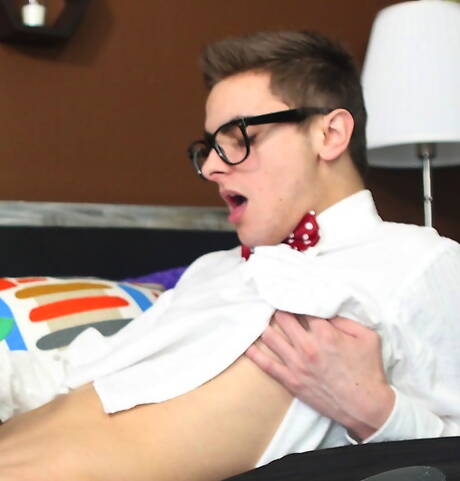 O twink americano Jasper Robinson e o lindo garoto Ryan Daley fazendo sexo anal