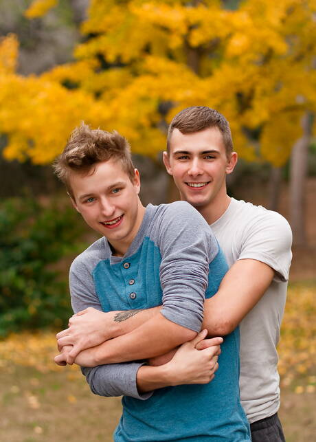 好美國哥們 Kody Knight 和帥哥 Noah White 在戶外享受火熱的同性戀場景