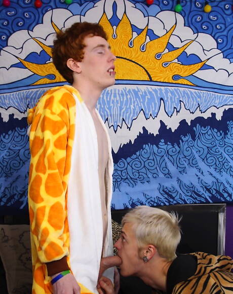 美國小男孩Jason Valencia和硬漢Cody Walker激情做愛