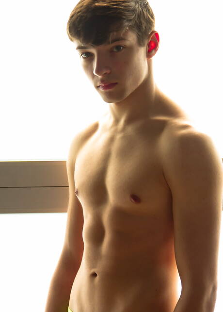 Helix Studios: Beefy Kaleb Marshall masturbating