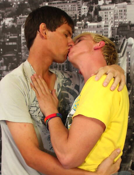 Twink Jordan Ashton 和帥哥 Taylor Tudor 展現完美身材