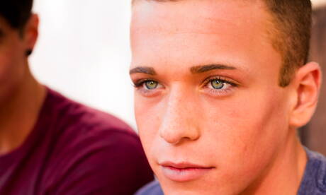 漂亮的美國男孩布拉德·蔡斯和漂亮的男孩傑克遜·克拉克在戶外互相吸吮和操弄