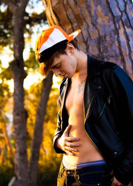 美國肌肉男Logan Cross和帥哥Alex Killborn在戶外享受激情性愛