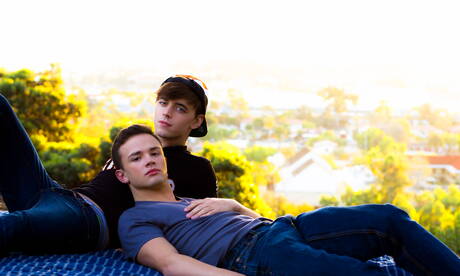 美國肌肉男Logan Cross和帥哥Alex Killborn在戶外享受激情性愛