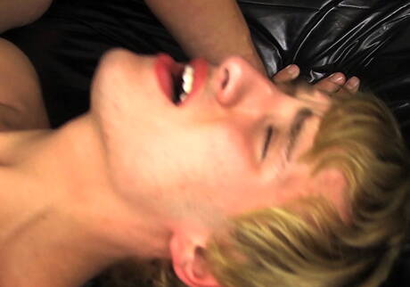 Knappe mannen Ryan Conners, Jordan Ashton en Dean Holland zuigen en neuken elkaar