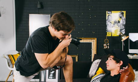 兩個美國帥哥Grayson Lange和肌肉男Justin Owen用拳頭互相吸吮和操弄